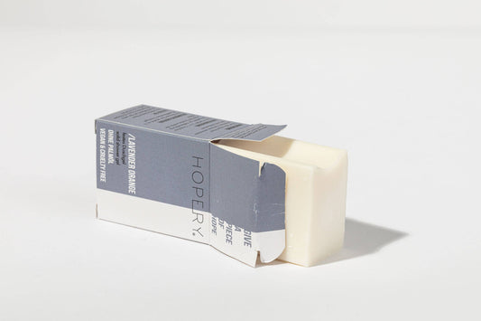 Duschgelblock Orange teilweise aus der Verpackung gezogen