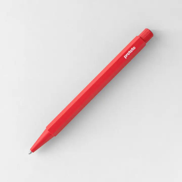 Roter Kugelschreiber aus Bioplastik, diagonale Ansicht
