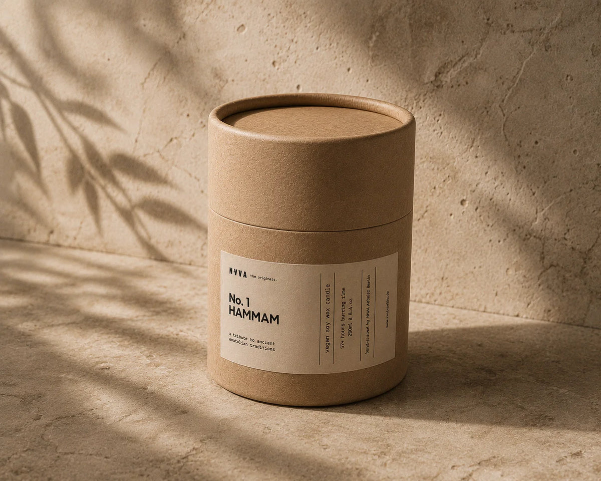 NAVA Sojakerze Hammam in recycelbarer Kraftpapier-Verpackung