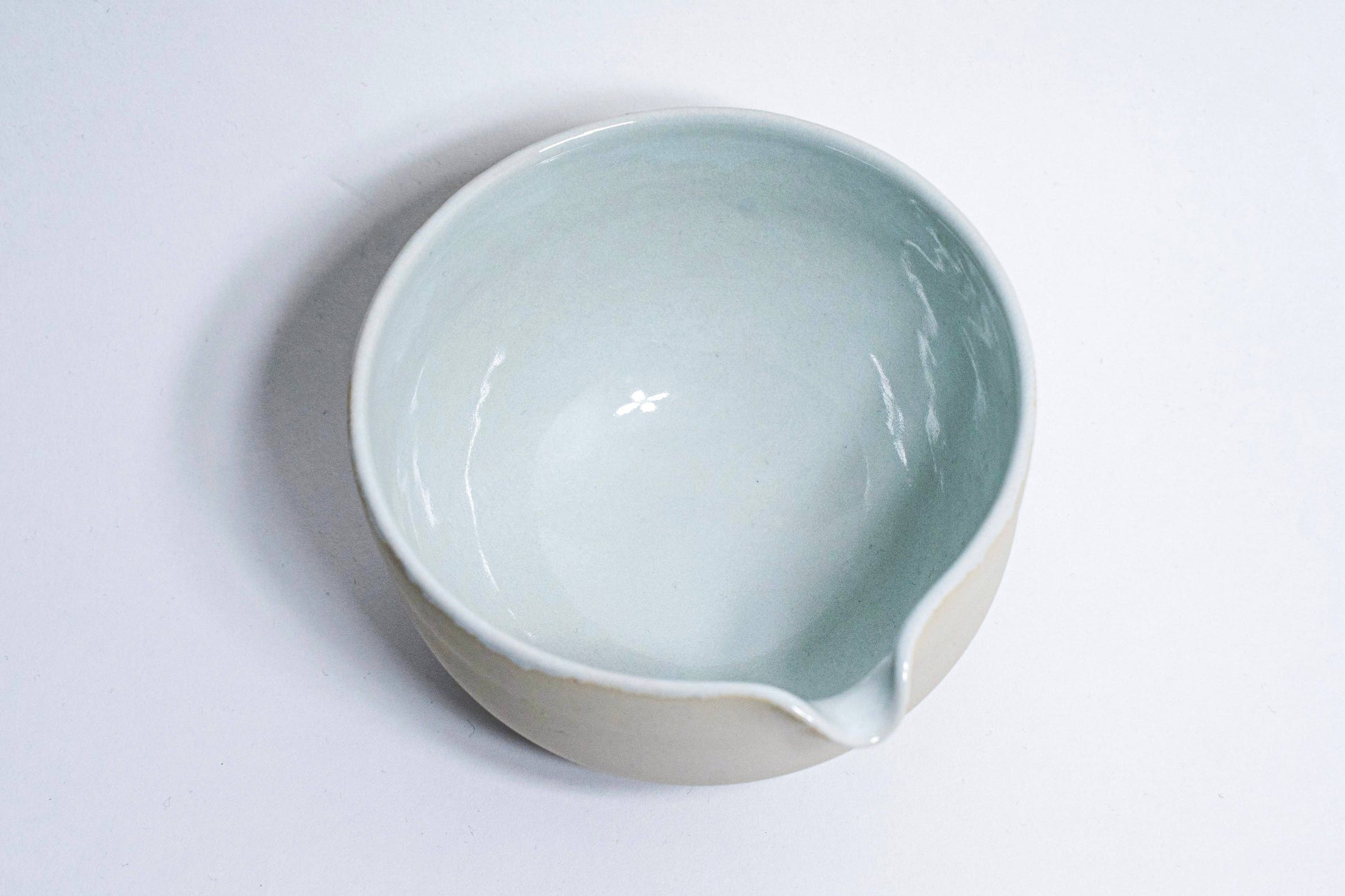 Matcha Schale von oben, hellblau glasiert
