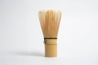 Matcha-Schneebesen aus Bambus – traditionell handgefertigt in Japan frontal, heller Bambus