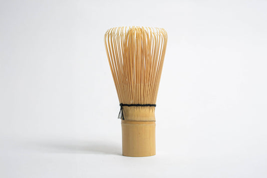 Matcha-Schneebesen aus Bambus – traditionell handgefertigt in Japan frontal, heller Bambus