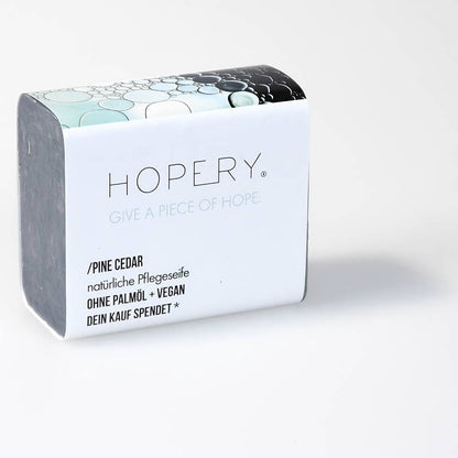 Hopery Seife Kiefer Zeder und Verpackung, seitliche Perspektive