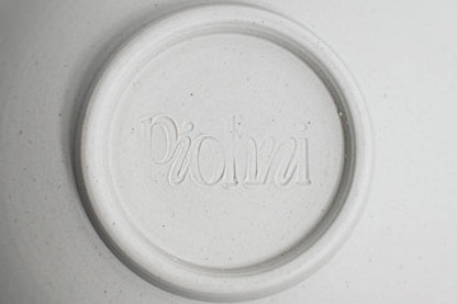 Piohni Logo im Boden der Matcha schale eingraviert, japanische Handarbeit getöpfert 