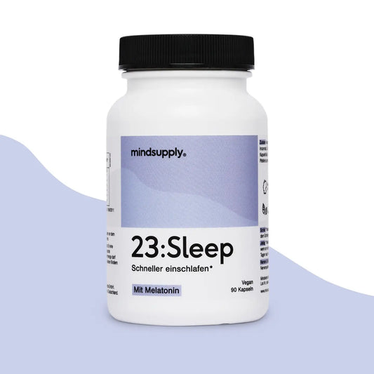 Sleep supplement in Lila in dose vor lila/weißen Hintergrund 