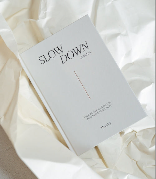 Slow Down Journal von Monday – Hardcover zur wöchentlichen Reflexion und Achtsamkeit
